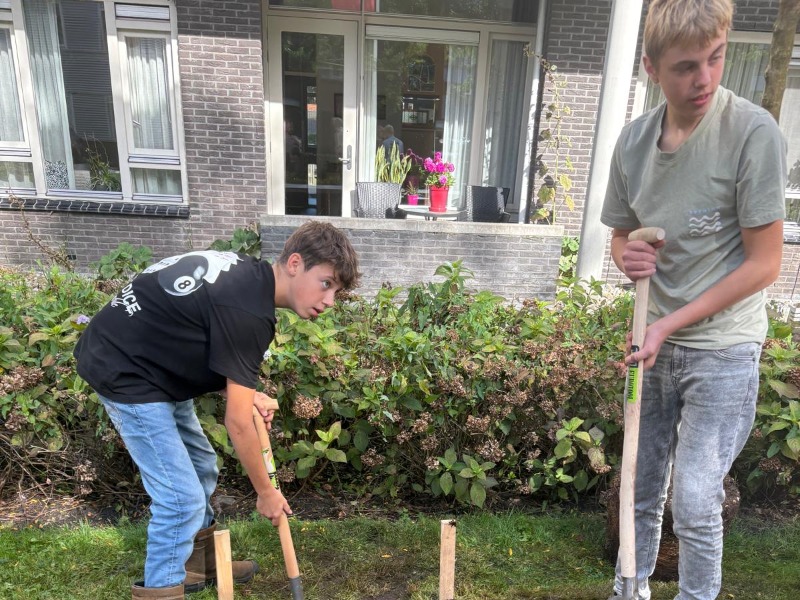 Studenten helpen bij woonzorgcentrum